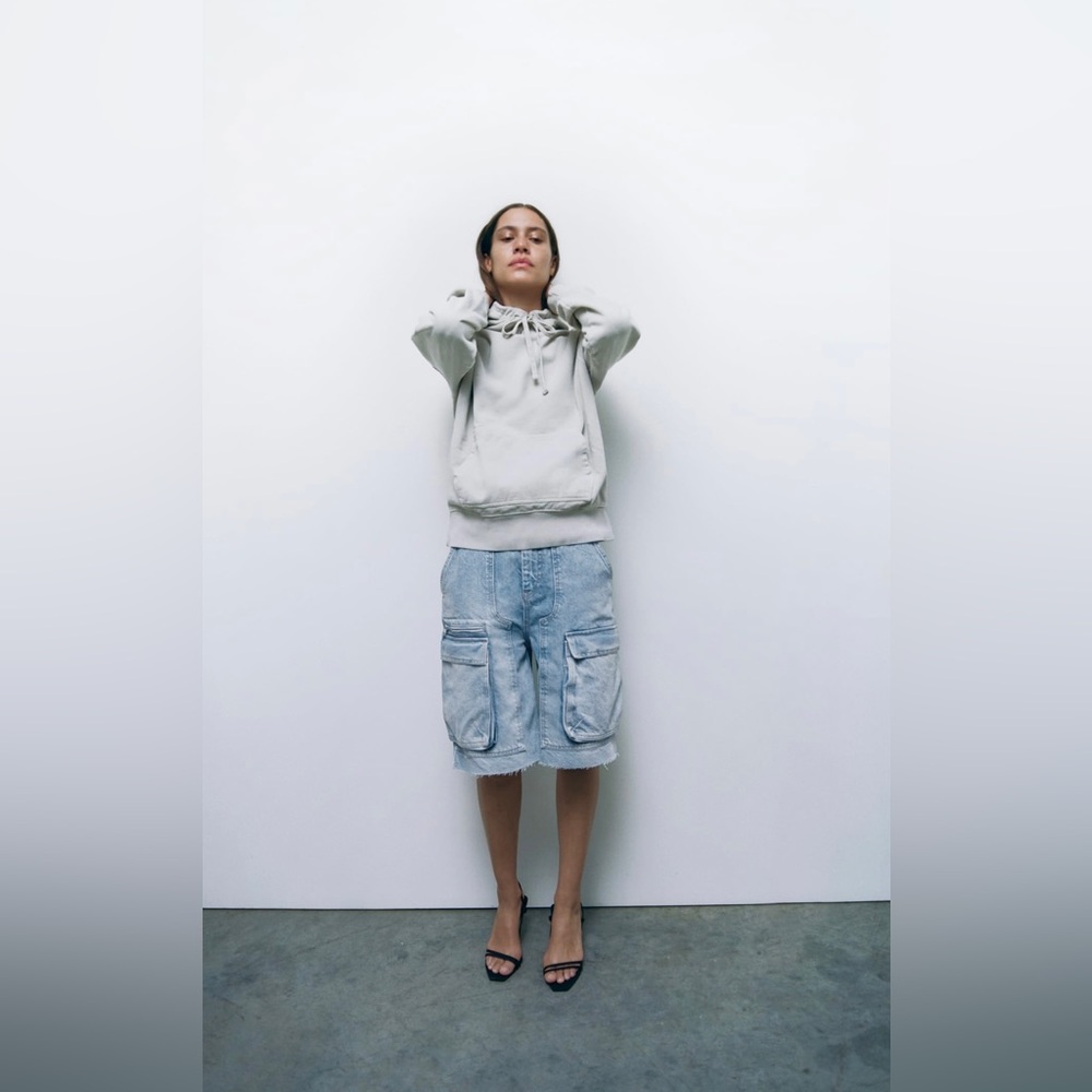 ZARA ZW MID RISE CARGO SHORTS